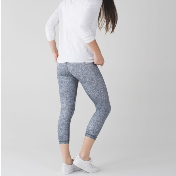 lululemon athletica Pants - Lululemon | Wunder Under Crop III

Rio Mist Sz 6